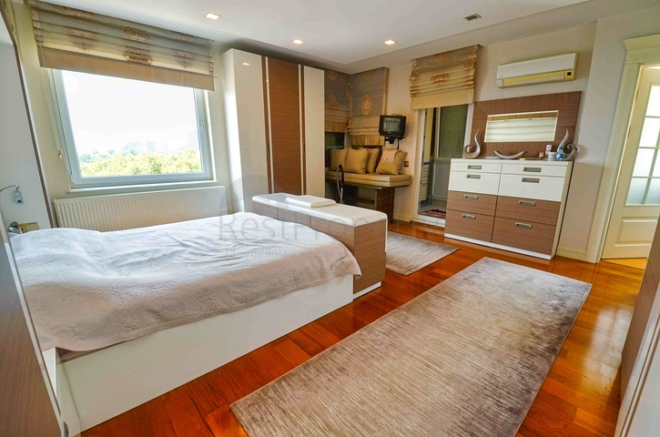 A 4+1 apartment in the Bakhchelievler - Antalya neighborhood 