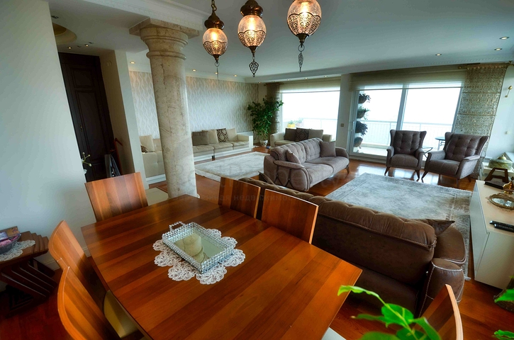 A 4+1 apartment in the Bakhchelievler - Antalya neighborhood 