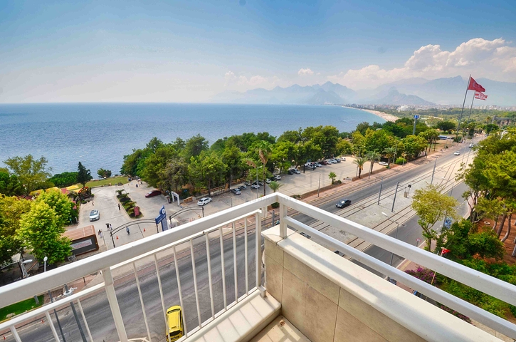A 4+1 apartment in the Bakhchelievler - Antalya neighborhood 