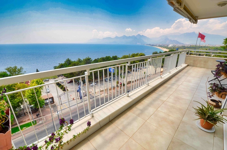 A 4+1 apartment in the Bakhchelievler - Antalya neighborhood 
