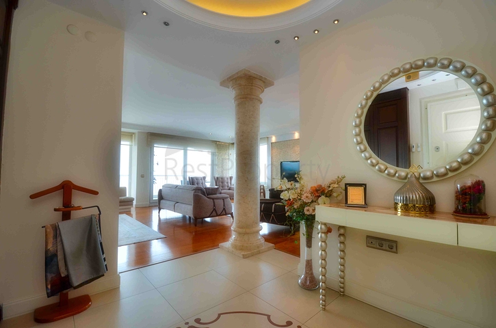 A 4+1 apartment in the Bakhchelievler - Antalya neighborhood 