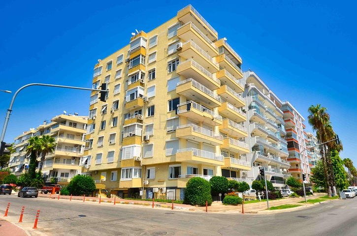 A 4+1 apartment in the Bakhchelievler - Antalya neighborhood 