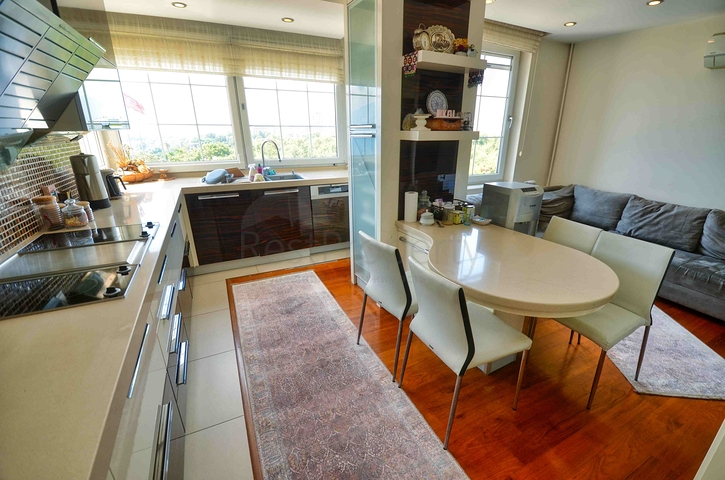 A 4+1 apartment in the Bakhchelievler - Antalya neighborhood 