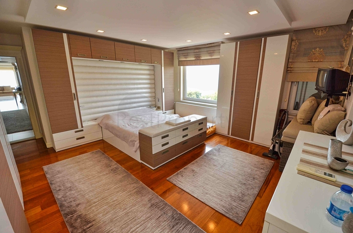 A 4+1 apartment in the Bakhchelievler - Antalya neighborhood 