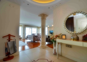 A 4+1 apartment in the Bakhchelievler - Antalya neighborhood 