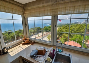 A 4+1 apartment in the Bakhchelievler - Antalya neighborhood 