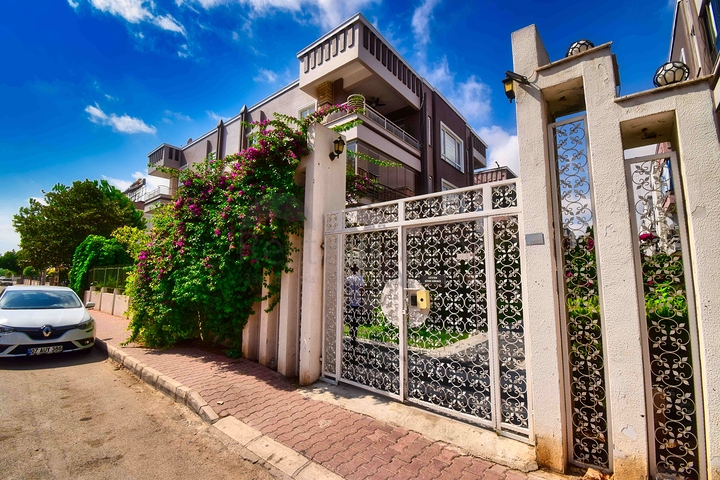 A 3+1 apartment in the Lara Antalya neighborhood 