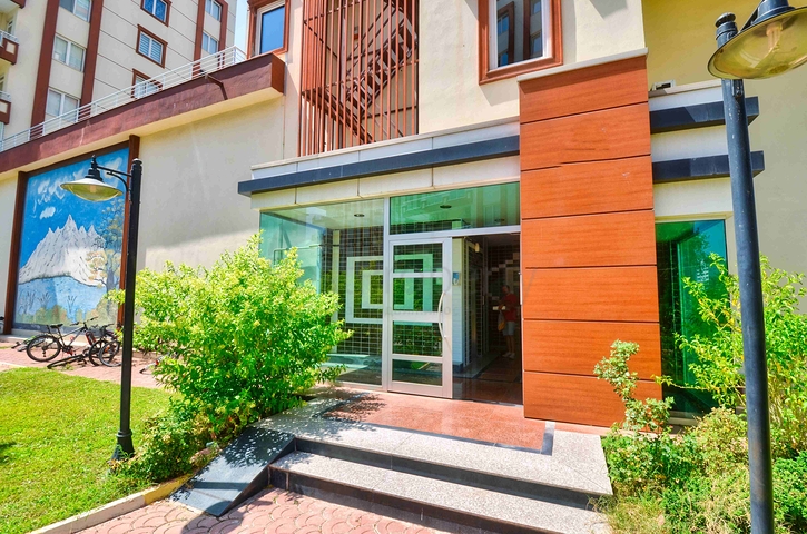 Spacious 4+1 apartment in Uncali - Antalya neighborhood 