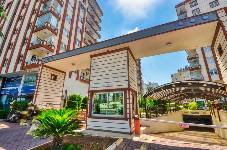 Spacious 4+1 apartment in Uncali - Antalya neighborhood 