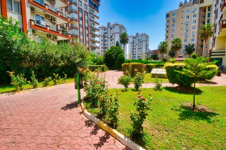 Spacious 4+1 apartment in Uncali - Antalya neighborhood 
