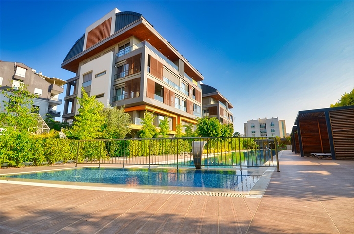 A 4+1 apartment in the Uncali - Antalya neighborhood 