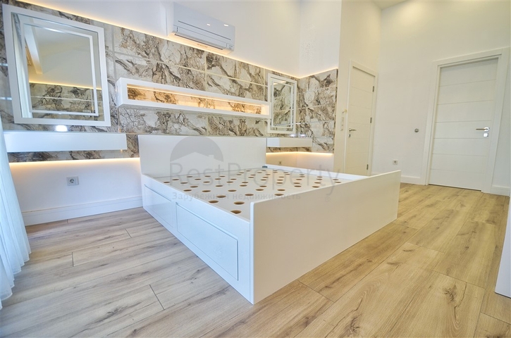 A 4+1 apartment in the Uncali - Antalya neighborhood 