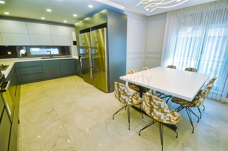 A 4+1 apartment in the Uncali - Antalya neighborhood 