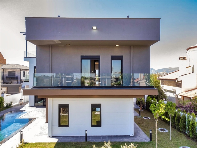 6+1 villa in Doshemealti - Antalya area 