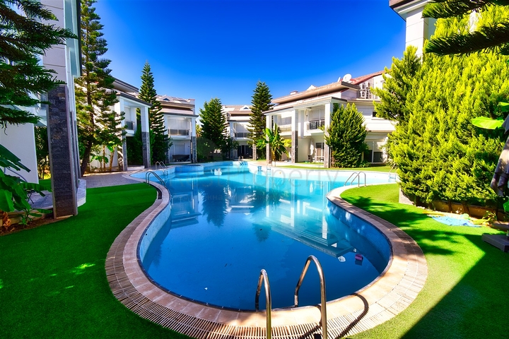 4+1 villas in the Guzeloba - Antalya neighborhood