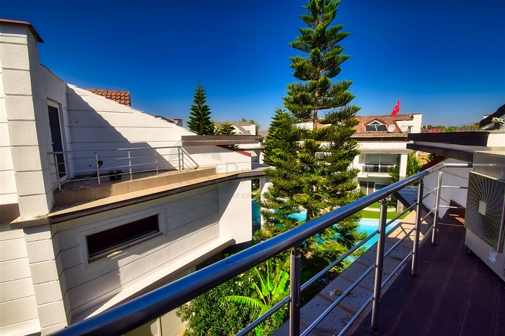 4+1 villas in the Guzeloba - Antalya neighborhood