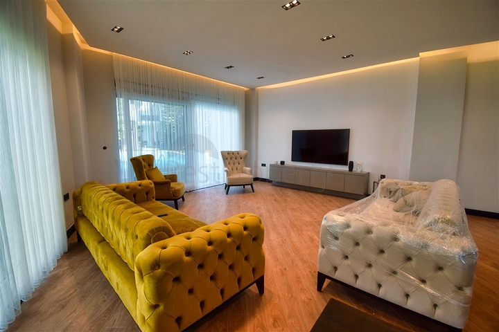 4+1 villas in the Guzeloba - Antalya neighborhood