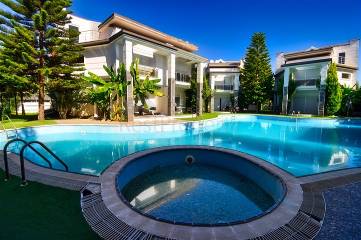 4+1 villas in the Guzeloba - Antalya neighborhood