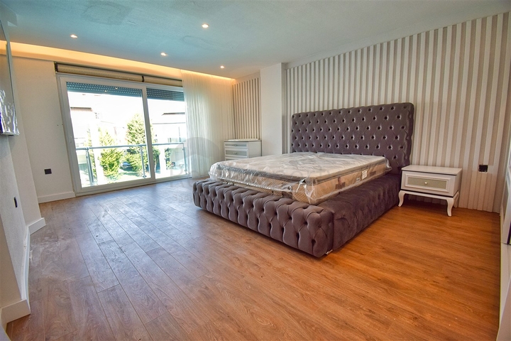 4+1 villas in the Guzeloba - Antalya neighborhood