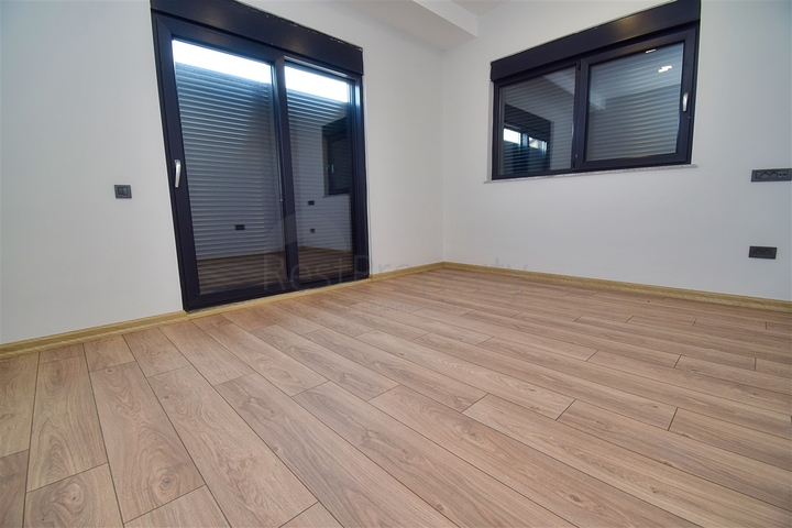 5+1 duplex apartment in Uncali - Antalya neighborhood