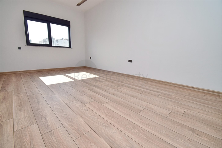 5+1 duplex apartment in Uncali - Antalya neighborhood