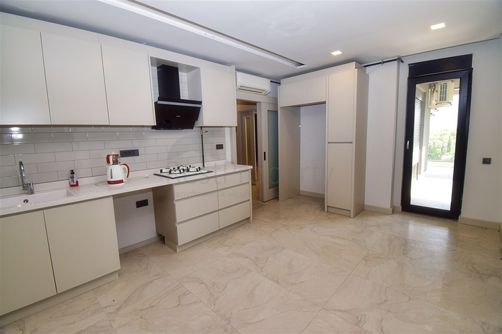 5+1 duplex apartment in Uncali - Antalya neighborhood