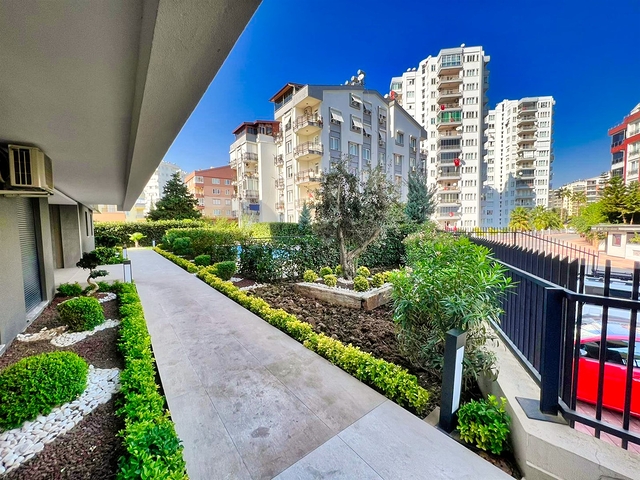 5+1 duplex apartment in Uncali - Antalya neighborhood