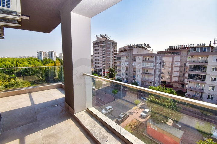 5+1 duplex apartment in Uncali - Antalya neighborhood