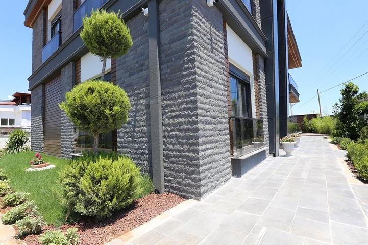 5+1 villa in Doshemealti - Antalya area