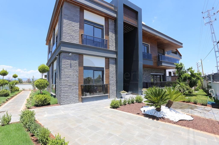 5+1 villa in Doshemealti - Antalya area