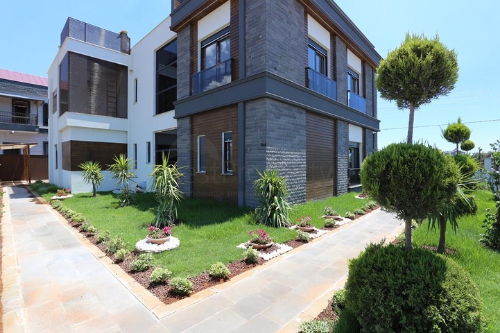 5+1 villa in Doshemealti - Antalya area