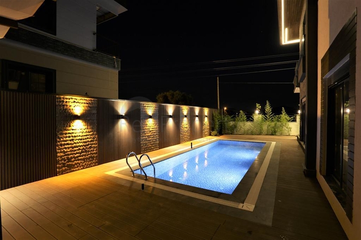 5+1 villa in Doshemealti - Antalya area