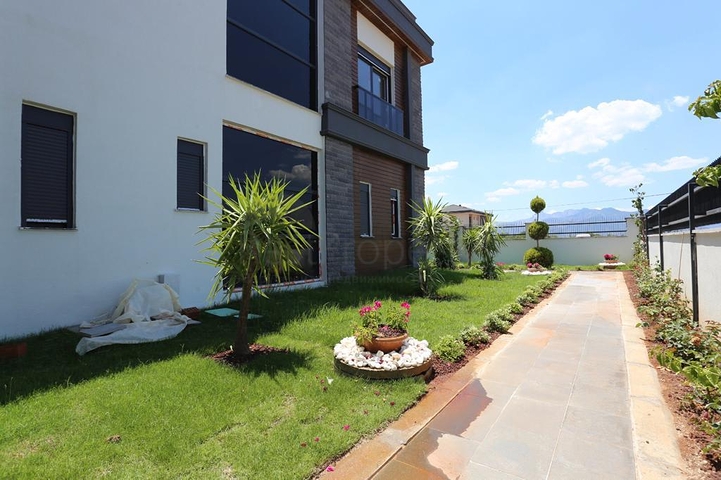 5+1 villa in Doshemealti - Antalya area