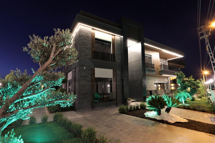 5+1 villa in Doshemealti - Antalya area