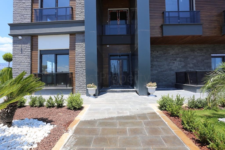 5+1 villa in Doshemealti - Antalya area