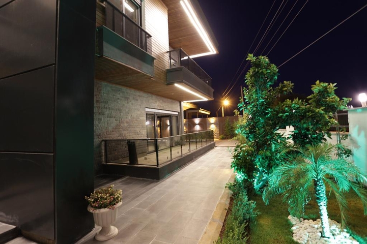 5+1 villa in Doshemealti - Antalya area