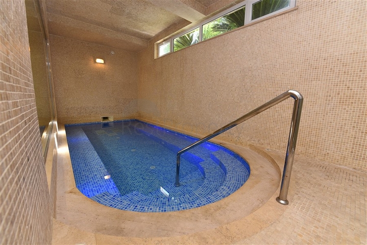 Spacious 3+1 penthouse in Konakli district