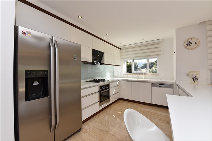 Spacious 3+1 penthouse in Konakli district