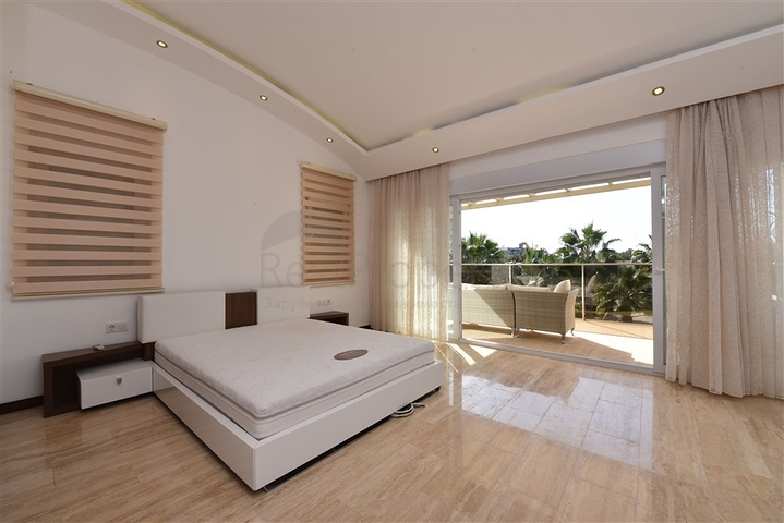 Spacious 3+1 penthouse in Konakli district