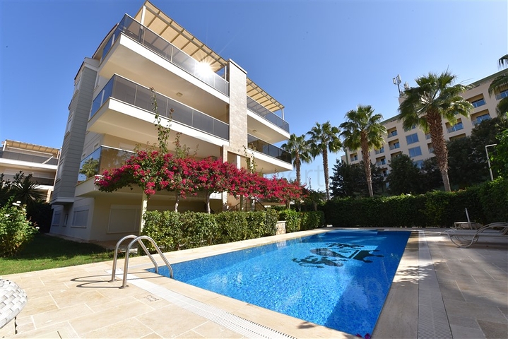 Spacious 3+1 penthouse in Konakli district