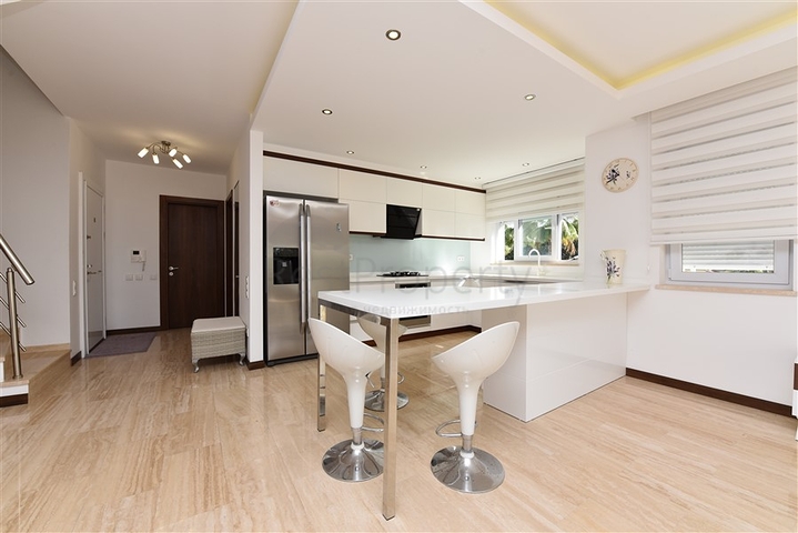 Spacious 3+1 penthouse in Konakli district