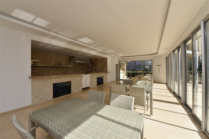 Spacious 3+1 penthouse in Konakli district