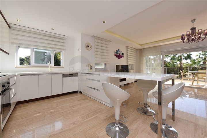 Spacious 3+1 penthouse in Konakli district