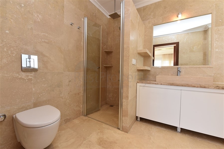 Spacious 3+1 penthouse in Konakli district