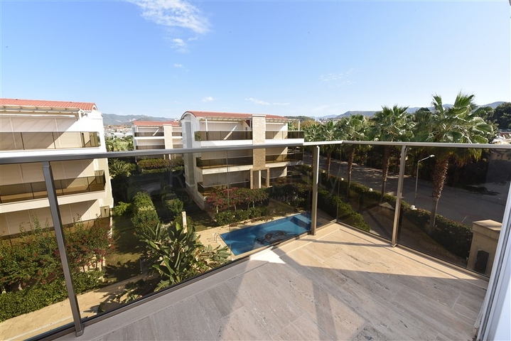 Spacious 3+1 penthouse in Konakli district