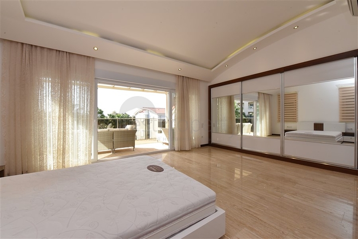 Spacious 3+1 penthouse in Konakli district