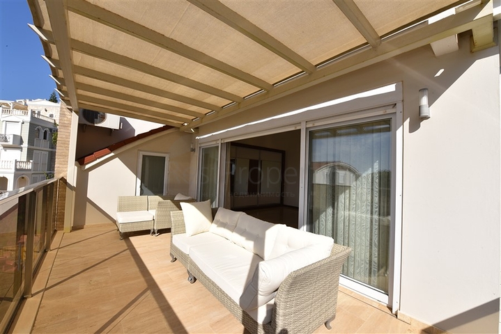 Spacious 3+1 penthouse in Konakli district