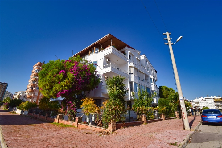 1+1 apartment in the Guzeloba - Antalya neighborhood