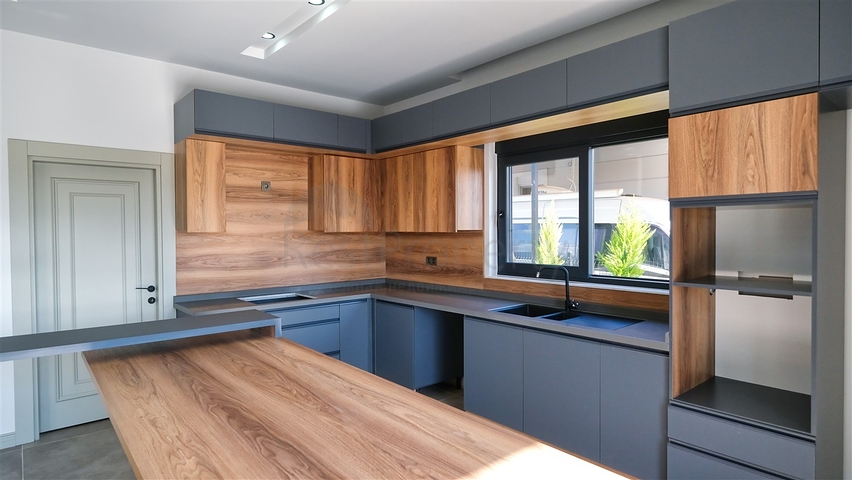 5+1 villa in Doshemealti - Antalya area 