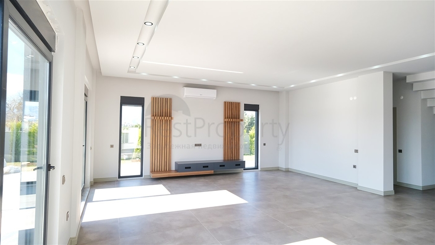 5+1 villa in Doshemealti - Antalya area 